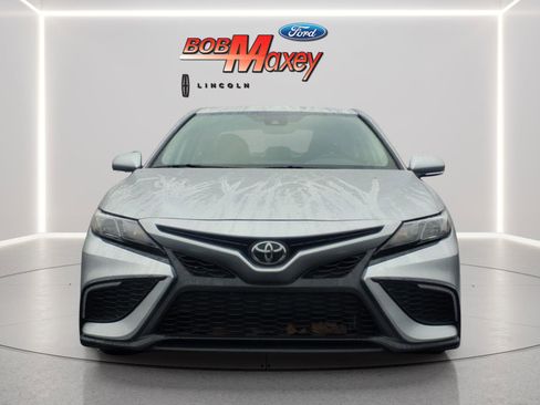 Used 2023 Toyota Camry SE image 2