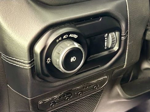 Used 2024 Jeep Wrangler Unlimited Sahara w/ Technology Group AWD/4WD image 10