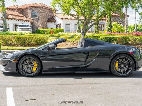Used 2018 McLaren 570S Spider image 1