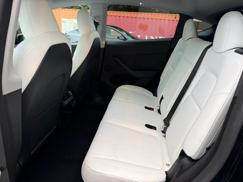 Used 2023 Tesla Model Y Long Range AWD/4WD image 17