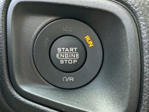 Used 2024 Jeep Gladiator Sport AWD/4WD image 29