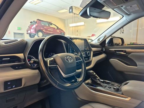 Used 2022 Toyota Highlander Limited AWD/4WD image 13