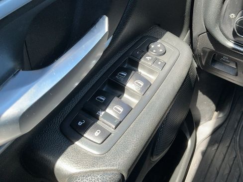 Used 2020 RAM 1500 Big Horn AWD/4WD image 14