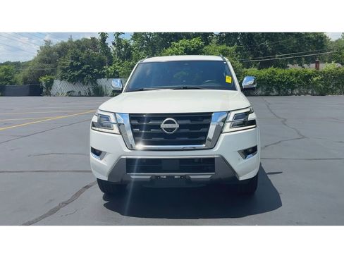 Used 2024 Nissan Armada Platinum w/ Captain's Chairs Package RWD image 3