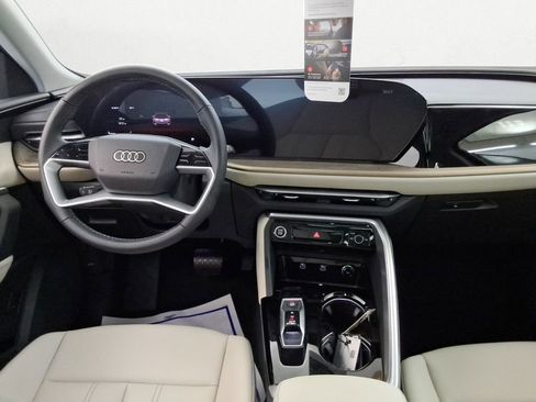 Used 2025 Audi Q5 Premium w/ Convenience Package image 9