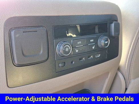 Used 2018 Chevrolet Suburban Premier image 14