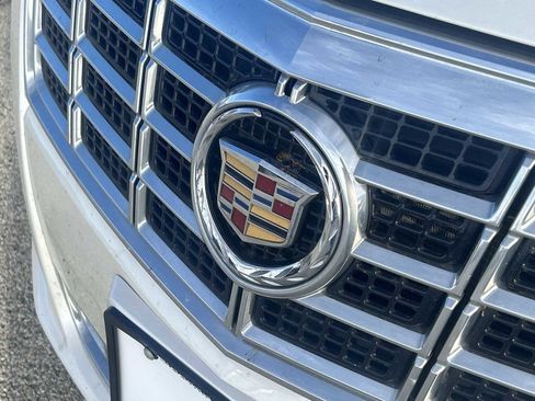 Used 2013 Cadillac XTS Luxury image 31