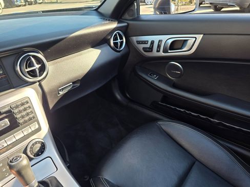 Used 2015 Mercedes-Benz SLK 350 w/ Multimedia Package image 25
