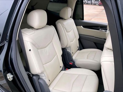 Used 2021 Cadillac XT6 Premium Luxury image 19