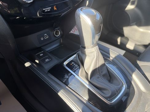 Used 2020 Nissan Rogue SL image 40