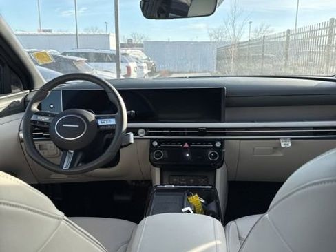 Used 2025 Hyundai Tucson Limited image 16