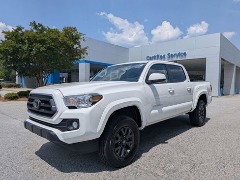 Used 2023 Toyota Tacoma SR5 RWD image 4