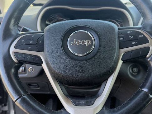 Used 2016 Jeep Cherokee Latitude w/ Comfort/Convenience Group AWD/4WD image 7