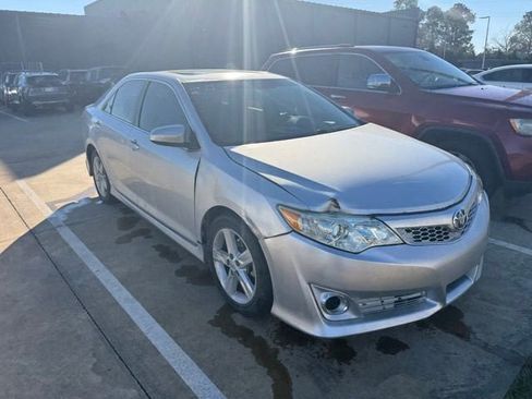 Used 2012 Toyota Camry image 2