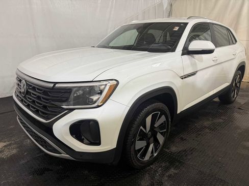 Certified 2024 Volkswagen Atlas Cross Sport SE image 1