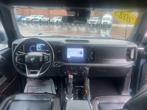 Used 2023 Ford Bronco Badlands image 12