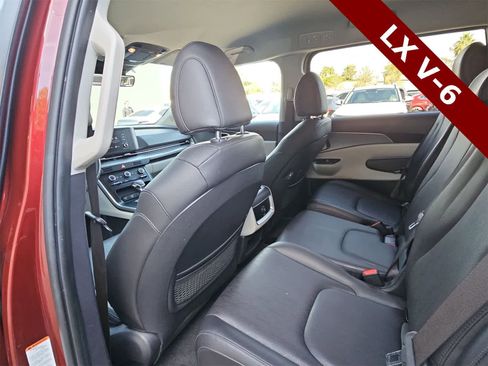 Used 2024 Kia Carnival LX image 16