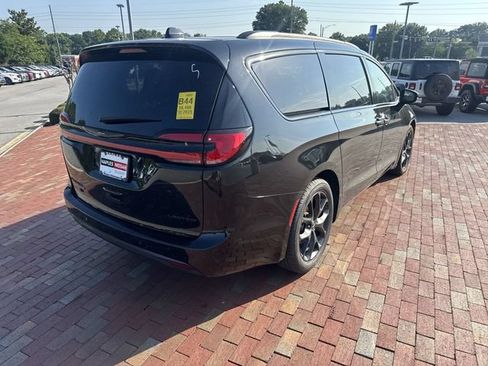 Used 2025 Chrysler Pacifica Limited FWD image 14