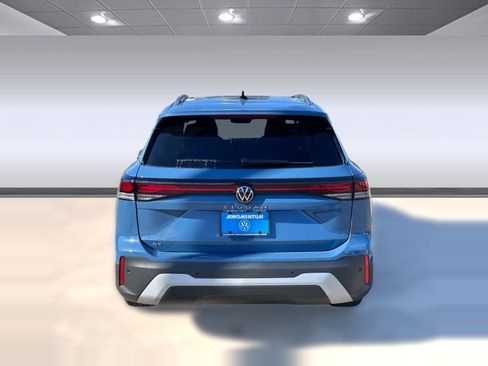 New 2026 Volkswagen Tiguan SE FWD image 9