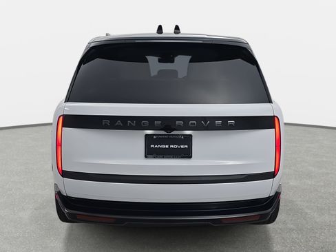 Used 2025 Land Rover Range Rover Long Wheelbase SE image 6