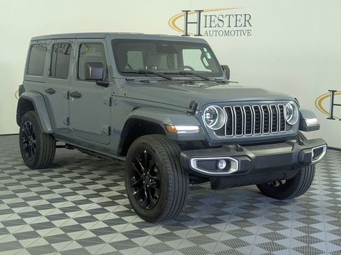 Certified 2025 Jeep Wrangler Unlimited Sahara w/ Safety Group AWD/4WD image 2