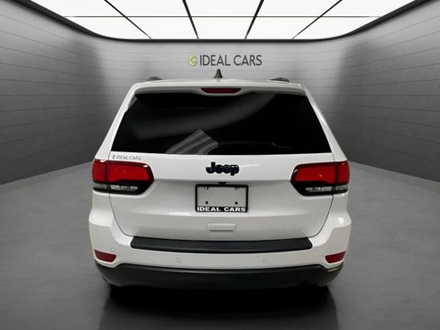 Used 2019 Jeep Grand Cherokee Laredo RWD image 6