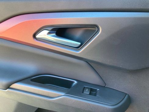 New 2025 Chevrolet Equinox EV RS w/ Convenience Package II FWD image 17