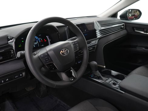 Used 2025 Toyota Camry LE image 23