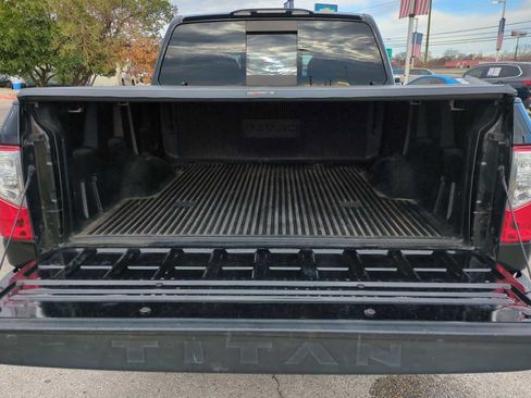 Used 2018 Nissan Titan SV w/ SV Convenience Package image 26