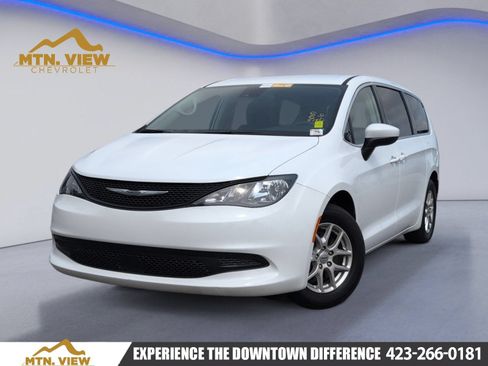 Used 2023 Chrysler Voyager LX FWD image 1