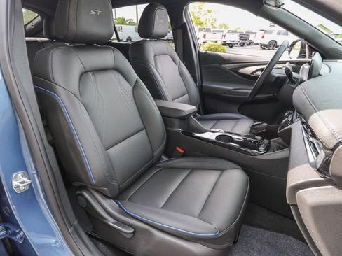 Used 2025 Buick Envista Sport Touring w/ Convenience I Package FWD image 22