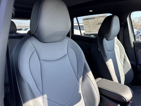 New 2026 Volkswagen Tiguan SE R-Line FWD image 24