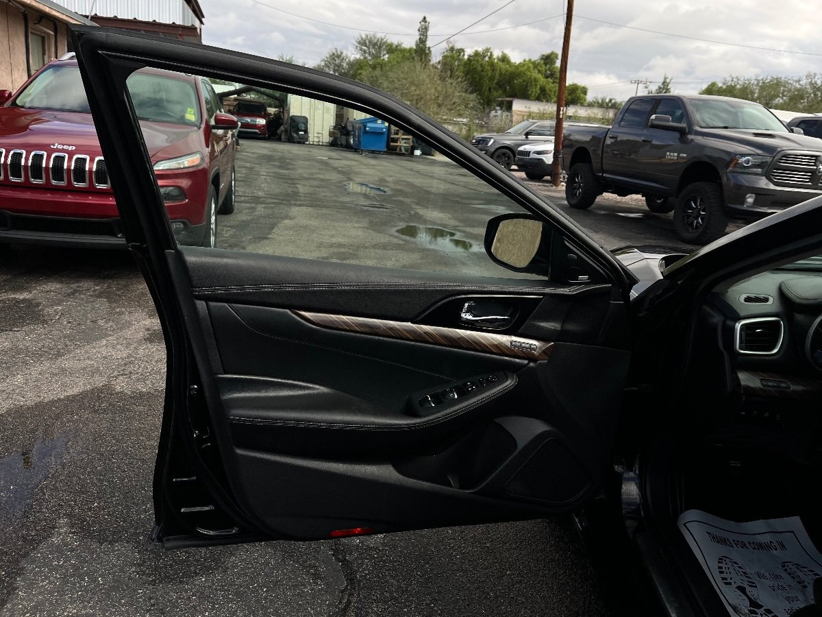 Used 2017 Nissan Maxima Platinum FWD image 30