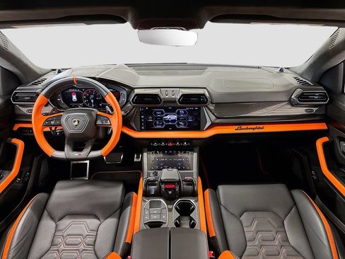 Used 2025 Lamborghini Urus SE AWD/4WD image 9