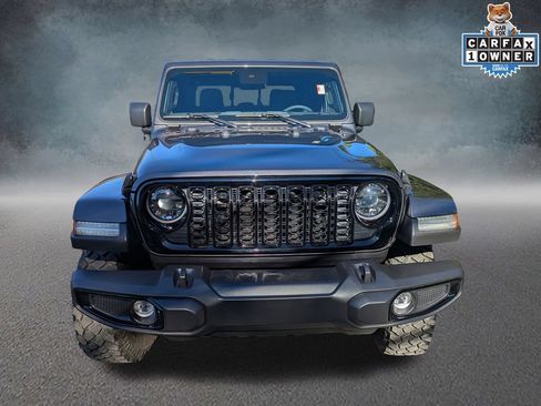 Used 2024 Jeep Gladiator Mojave AWD/4WD image 2