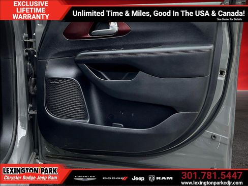 Used 2020 Chrysler Pacifica Limited FWD image 27