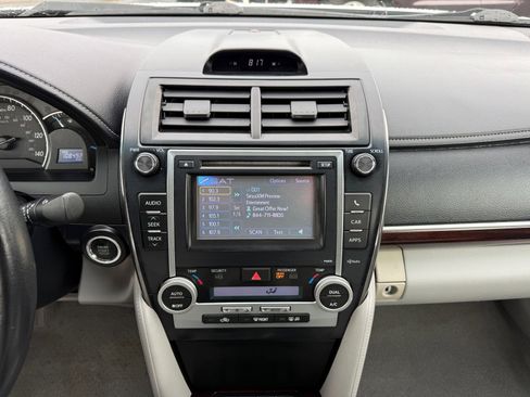 Used 2013 Toyota Camry XLE w/ Leather Pkg image 25