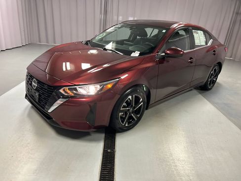 Used 2025 Nissan Sentra SV FWD image 3