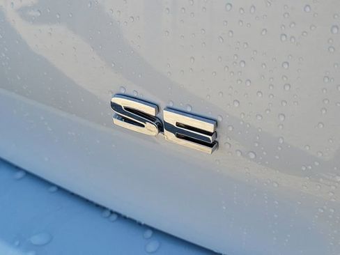 New 2026 Mitsubishi Outlander SE image 9