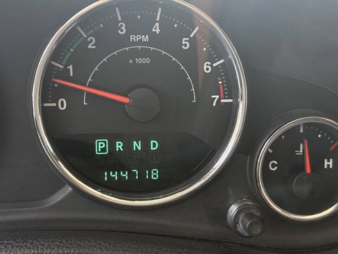 Used 2013 Jeep Wrangler Unlimited Sahara AWD/4WD image 16