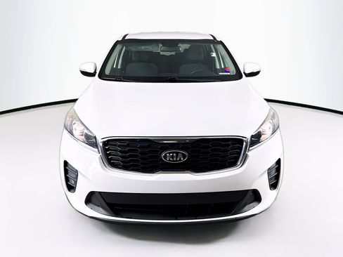 Used 2019 Kia Sorento LX image 3