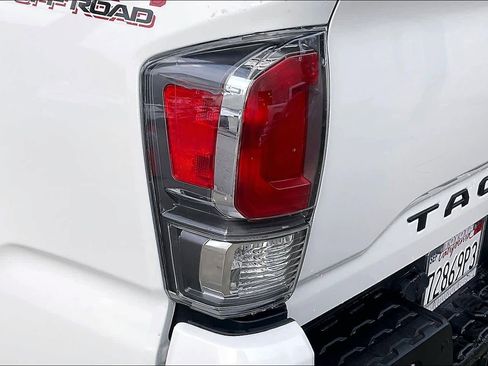 Used 2022 Toyota Tacoma TRD Off-Road image 28