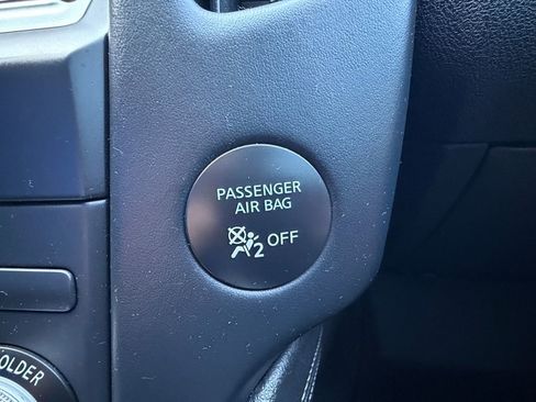 Used 2017 Nissan 370Z Touring RWD image 26