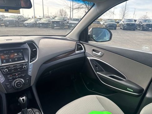Used 2017 Hyundai Santa Fe SE FWD image 21