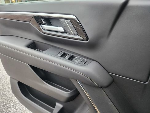 New 2025 Chevrolet Suburban Premier AWD/4WD image 13
