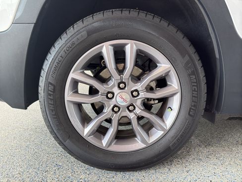 Used 2023 GMC Terrain SLT w/ LPO, Floor Liner Package FWD image 33