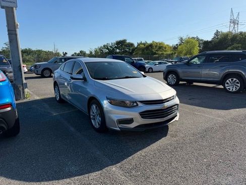 Used 2017 Chevrolet Malibu LT FWD image 7
