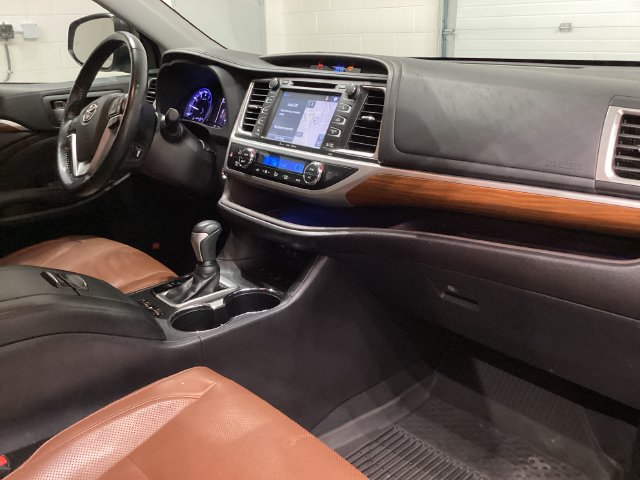 Used 2018 Toyota Highlander Limited Platinum AWD/4WD image 16