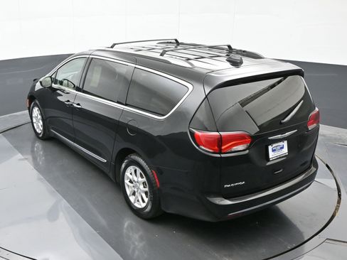 Used 2020 Chrysler Pacifica Touring-L image 34