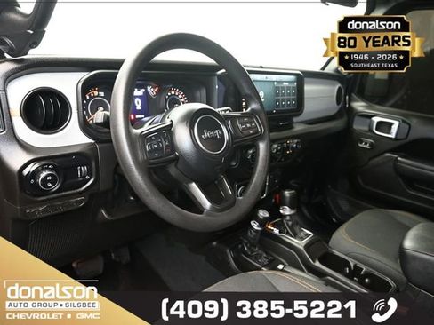 Used 2025 Jeep Gladiator Overland AWD/4WD image 8